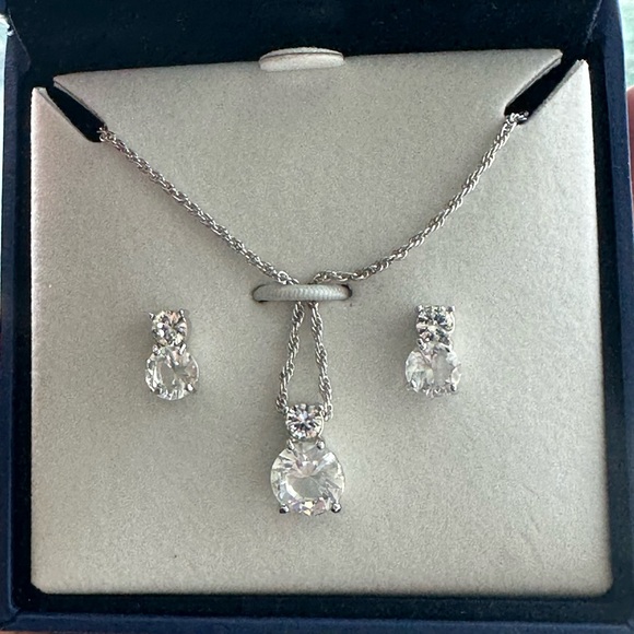 Swarovski Crystal Pendant and earrings - Picture 4 of 5